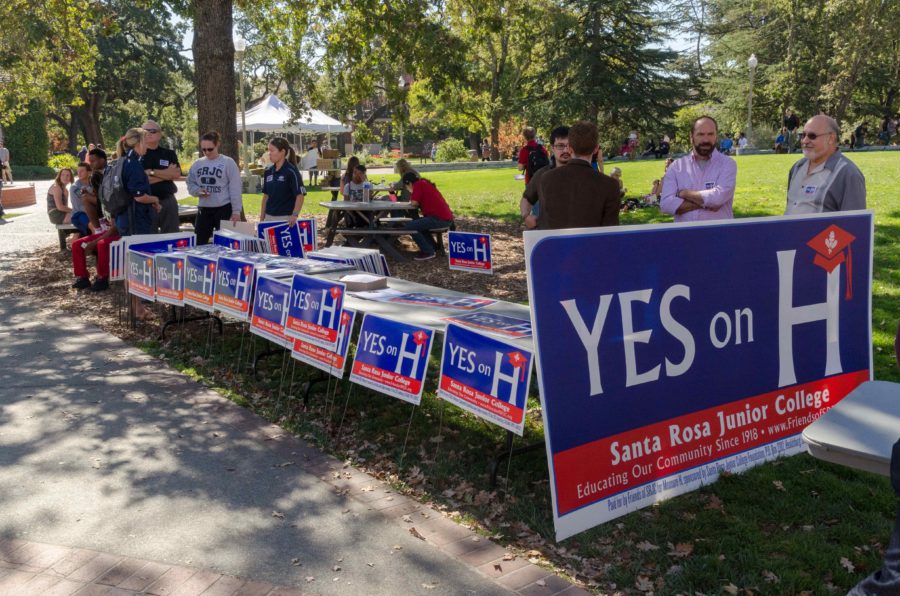 Students and Measure H supporters watch as speakers talk about what the
measure could do for SRJC on Oct. 8 in front of Bertolini Student Center.