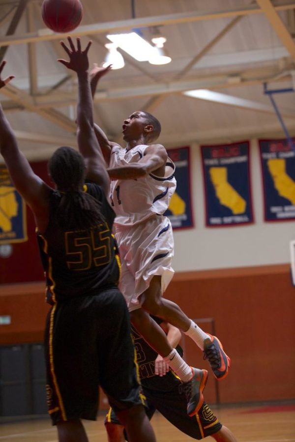 Davone Oliver delivers the ball to the net against Sac City College Jan. 16 in Haehl Pavilion Santa Rosa.