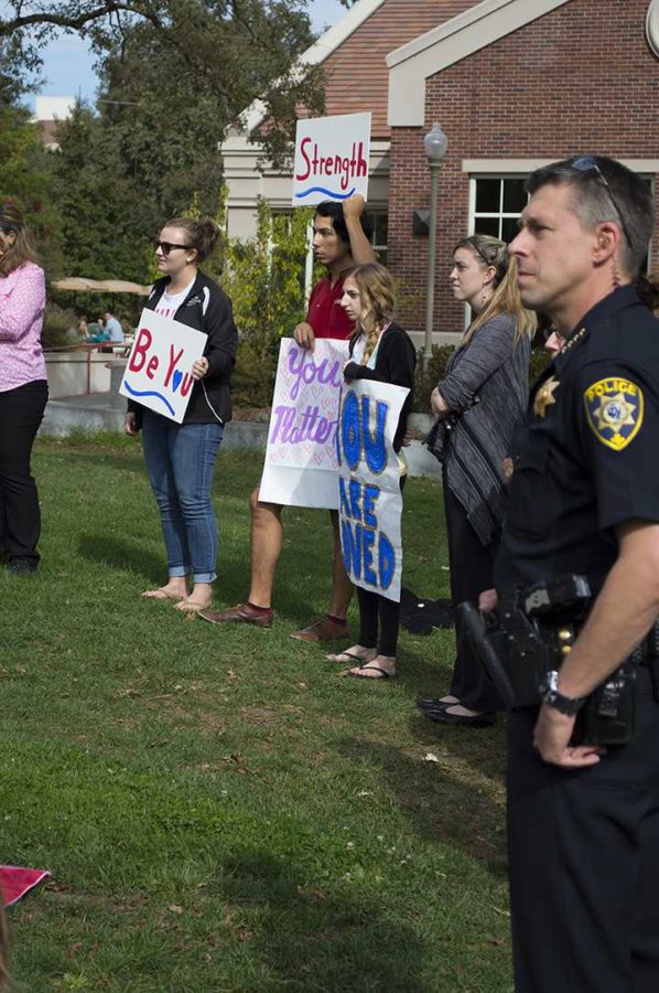 Interim Police Chief Brownlee and students support victims of shooting on quad.