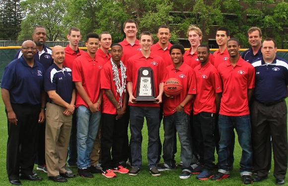 The Santa Rosa Junior College men’s basketball team looks to return to the playoffs this season after finishing at .500 last season.