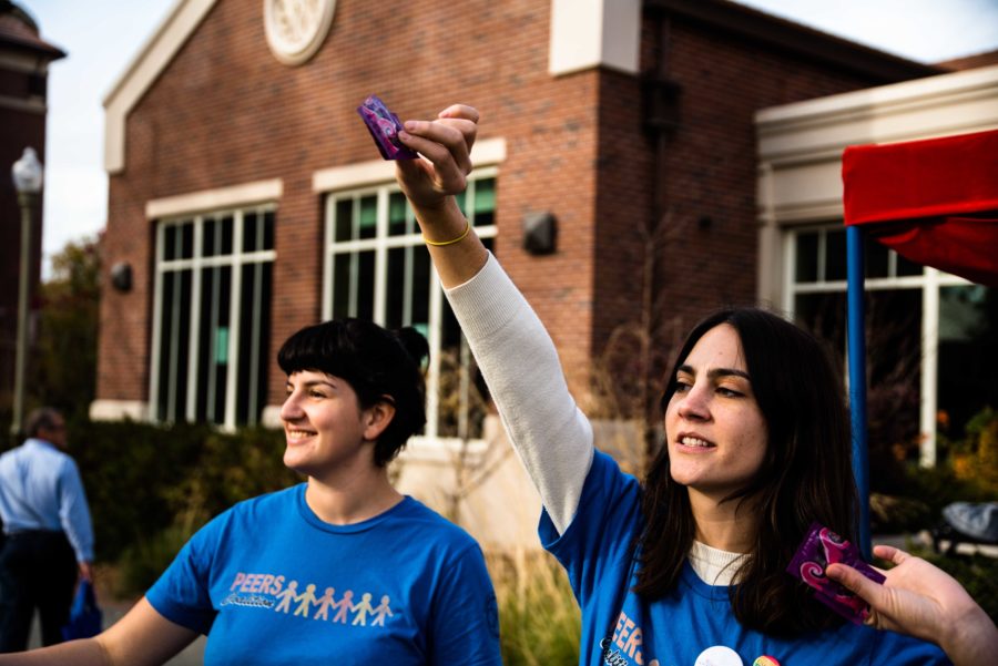 PEERS members promote safe sex by distributing condoms to students on the Bertolini quad. Condoms are free at Student Health Services.