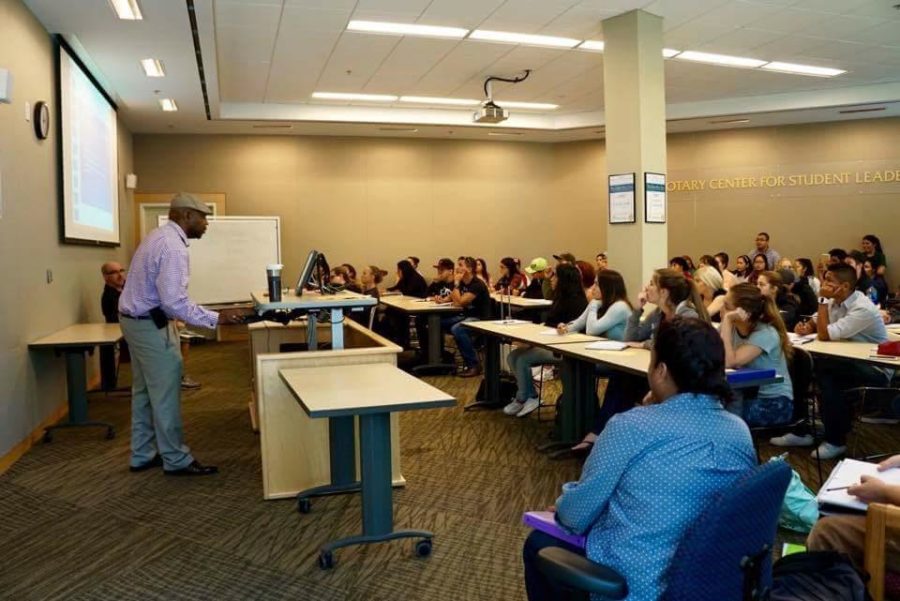 Dr. Dean Tahir lectures on conscious bias in a workshop in the Bertolini Center for Student Leadership. 