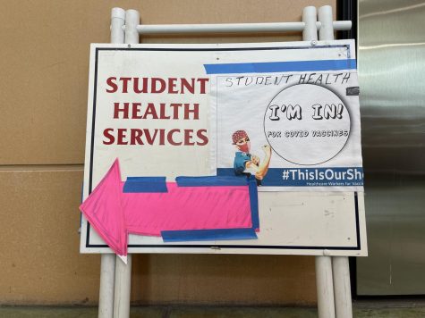 A Santa Rosa Junior College Student Health Services sign pointing to where students can receive COVID vaccines.