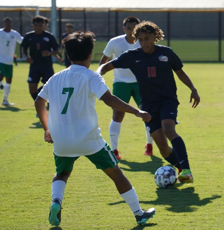 Bear Cubs midfielder Billy Rodriguez works the ball through several Cañada College defenders.