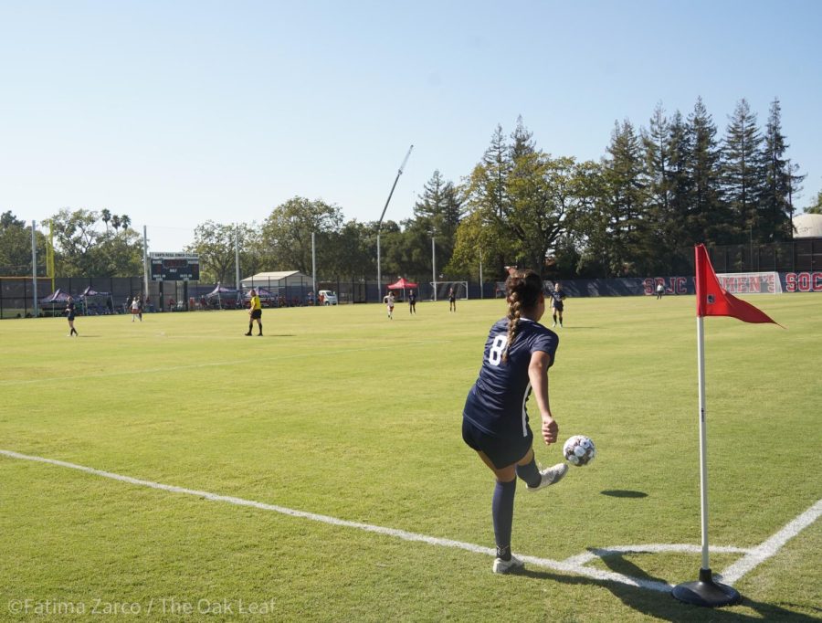 Bear Cubs Forward Diana Bustos kicks in a corner kick against San Francisco in Santa Rosa on Aug. 30, 2022.