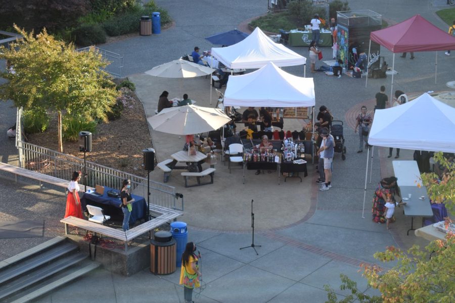 SRJC students and members of the community gathered outside Bertolini quad to celebrate el Dia de los Muertos, or Day of the Dead, a holiday celebrated in Latin America to commemorate loved ones who have passed away. 