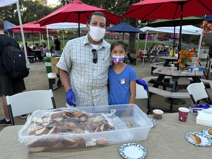 Rafael Vasquez, an instructor in Humanities hands out Pan de Muerto, a traditional Mexican sweetbread, to SRJC students and faculty in honor of el Día de los Muertos. 