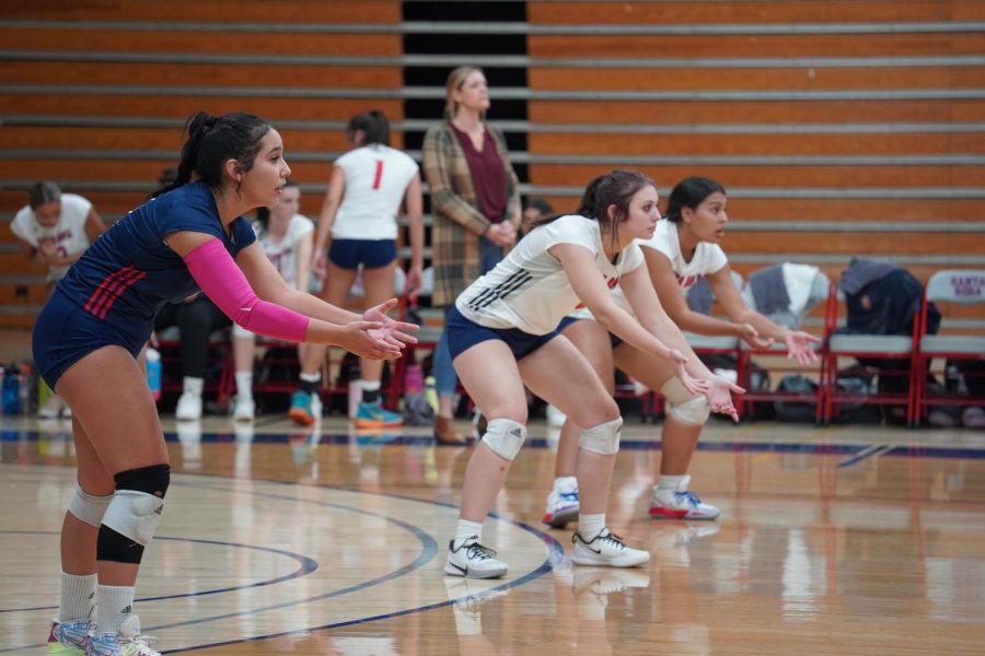 Bear Cubs Sofia Lopez, Kaitlyn Racca, and Yasmin Sierra prepare for a return in the 5th set.