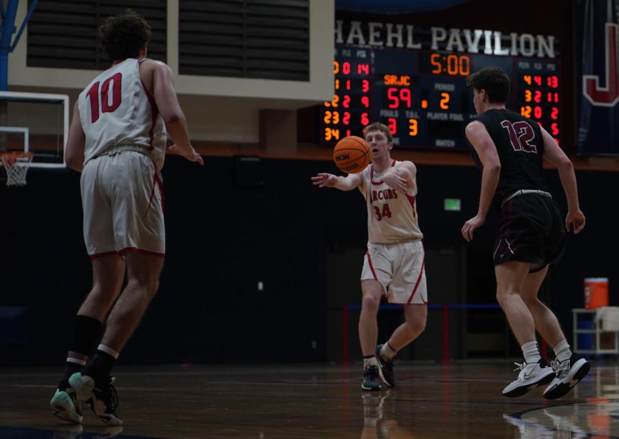 Nolan Capurro swings the ball to Zeke Grund during a Bear Cubs possession on offense. 