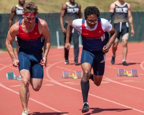 Jay Luis (left) competes in the 100m race after returning from a long time off due to the COVID-19 pandemic.