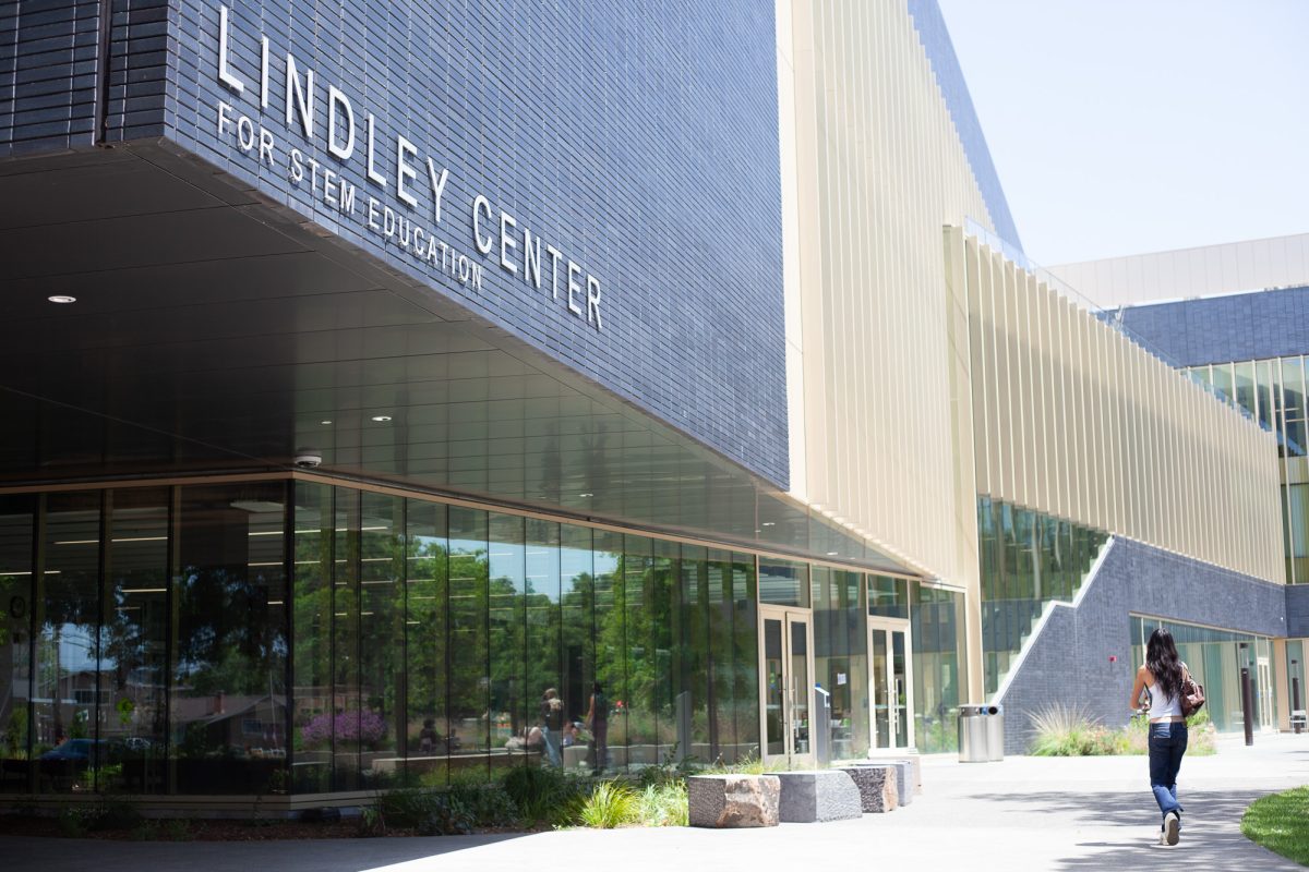 SRJC students hastily make their way to their classes in the new Lindley Center for STEM Education May 1, 2025.