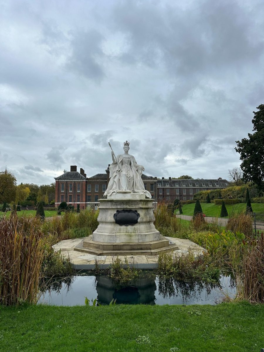 Queen Victoria sits in watch outside of Kensington Palace. The surrounding park is London's 5th largest sprawling greenspace.