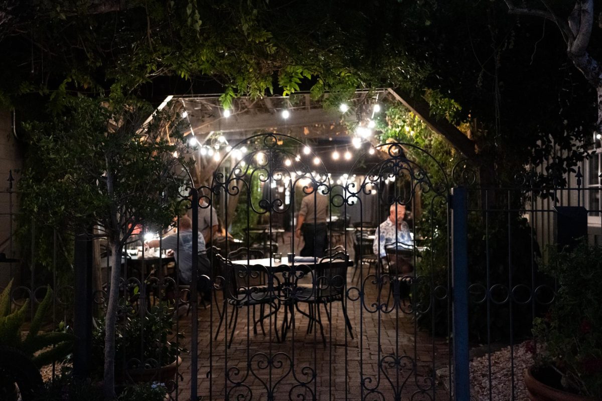 Patrons continue to dine out despite the nearby Pickett fire, in Calistoga on Thursday, Aug. 21, 2025.
